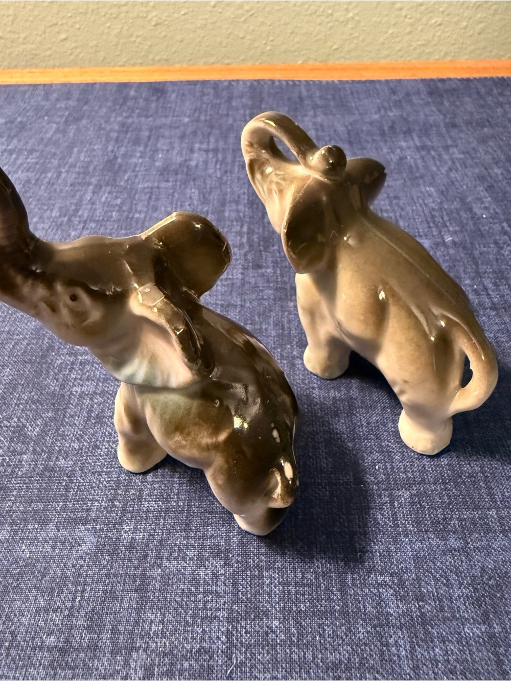 Elephant figures - Picture 3 of 3